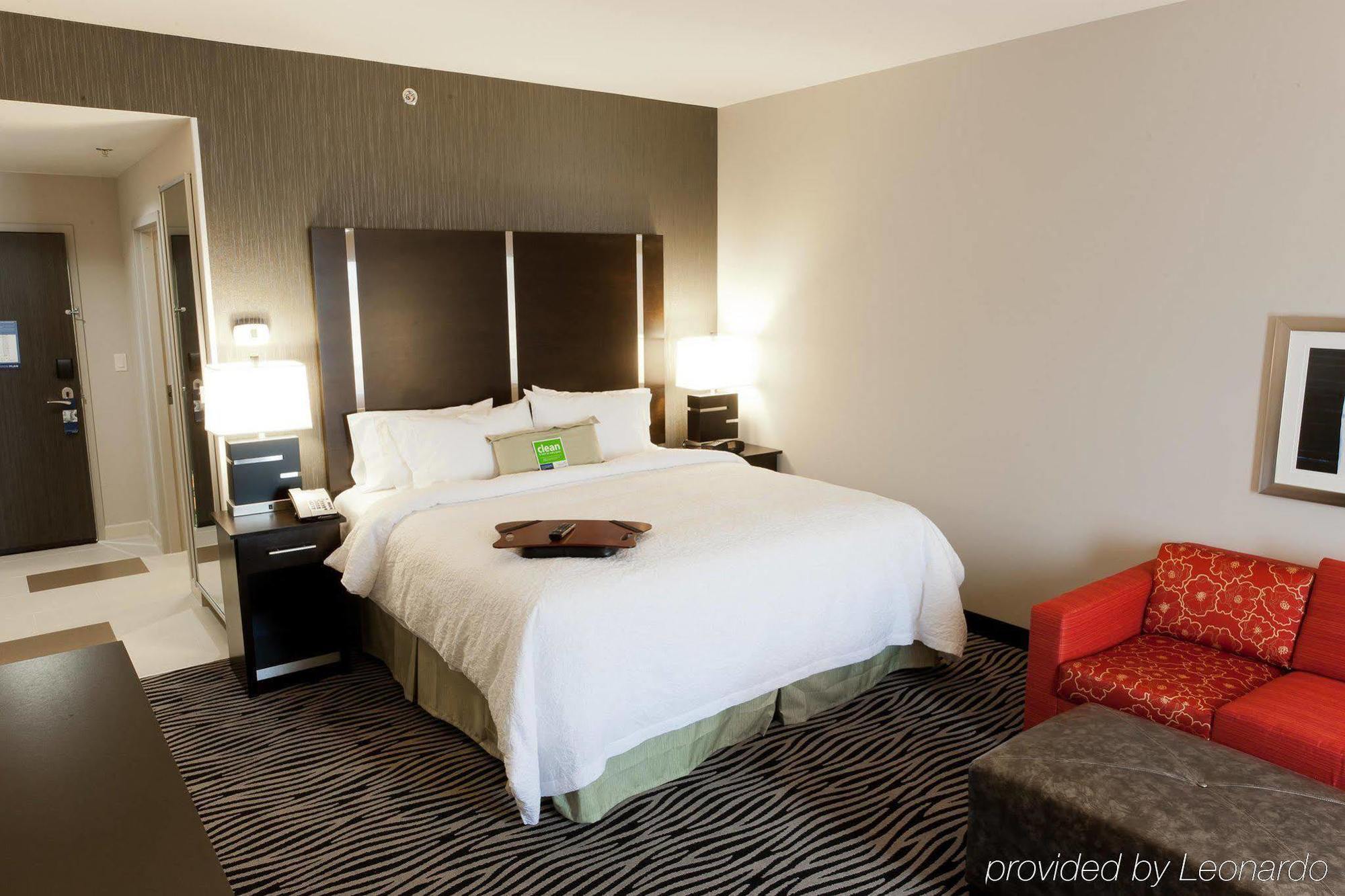 Hampton Inn And Suites Tulsa Central Exterior foto